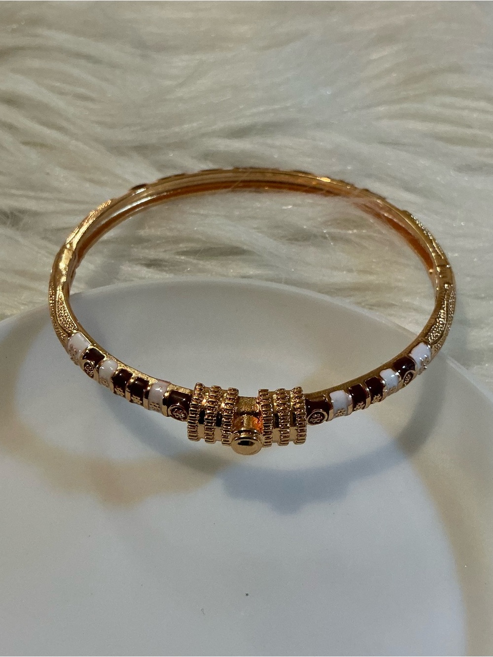 Very pretty slim deep red/white/gold-tone elegant bangle bracelet